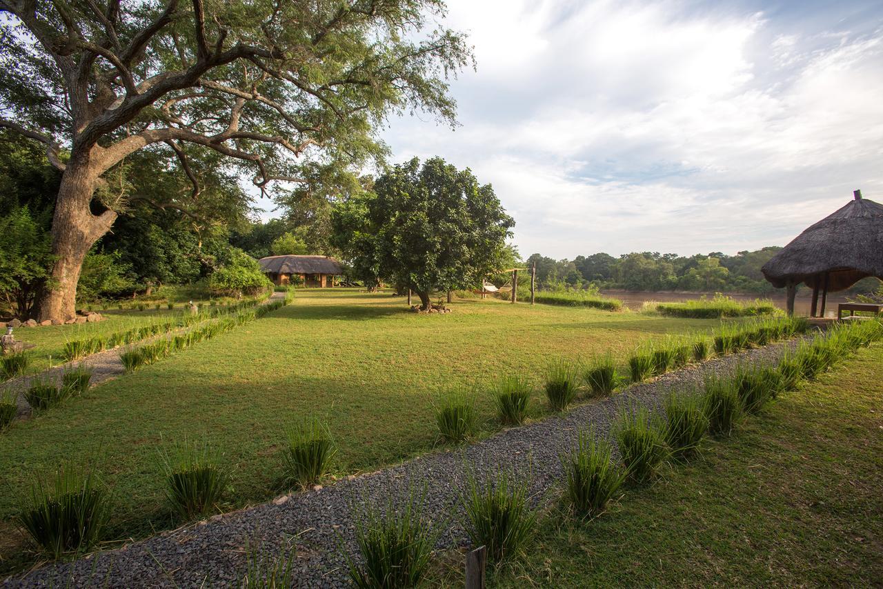 Track And Trail River Camp Kakumbi ภายนอก รูปภาพ