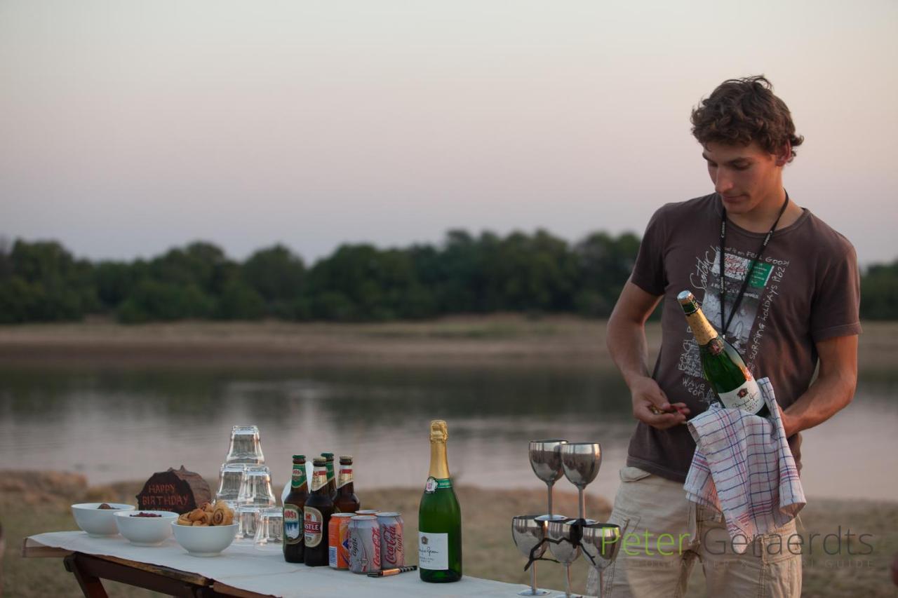 Track And Trail River Camp Kakumbi ภายนอก รูปภาพ