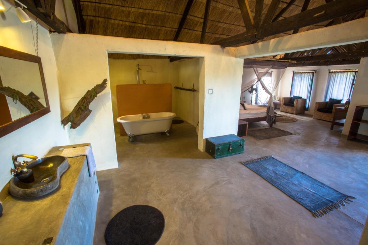 Track And Trail River Camp Kakumbi ภายนอก รูปภาพ