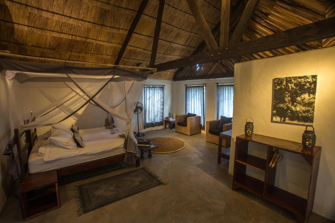 Track And Trail River Camp Kakumbi ภายนอก รูปภาพ